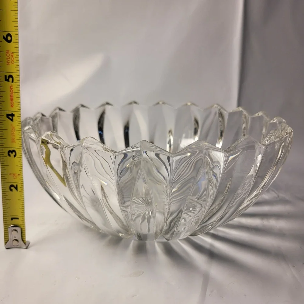 Vintage Unique Serving Bowl Clear Glass Scalloped Starburst‎ Fluted 8 inch